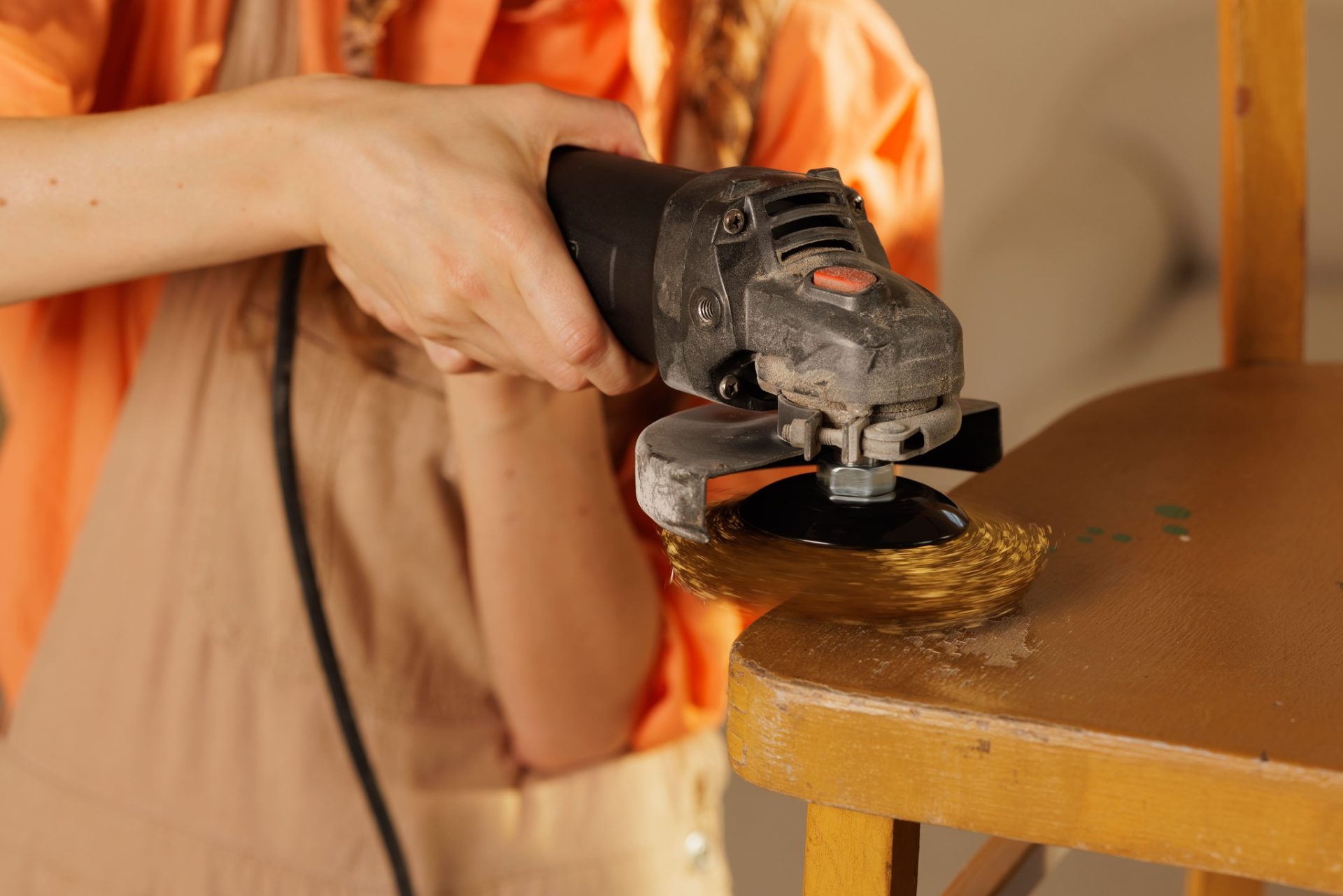A Complete Guide to Choosing Your Furniture Polishing Brush