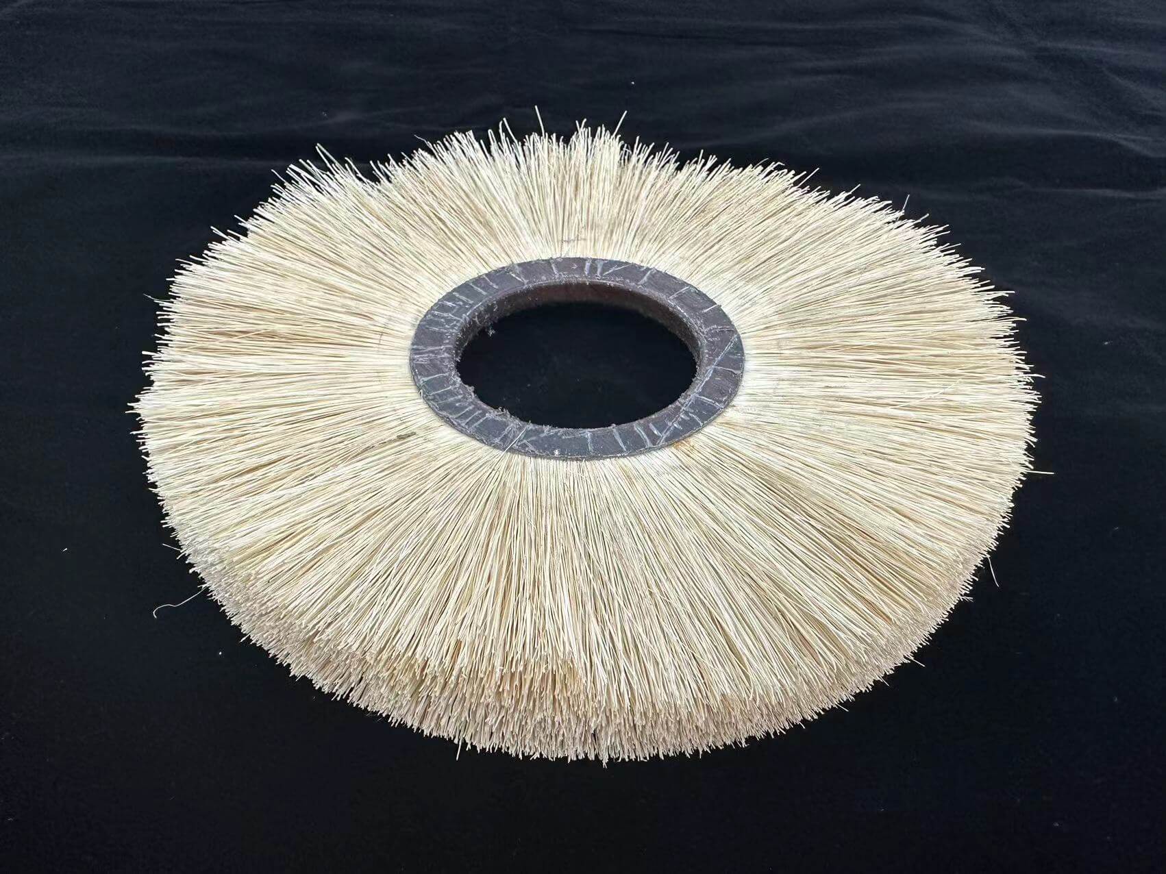 Can a Plastic Wire Wheel Brush Remove Rust Without Scratching Metal?